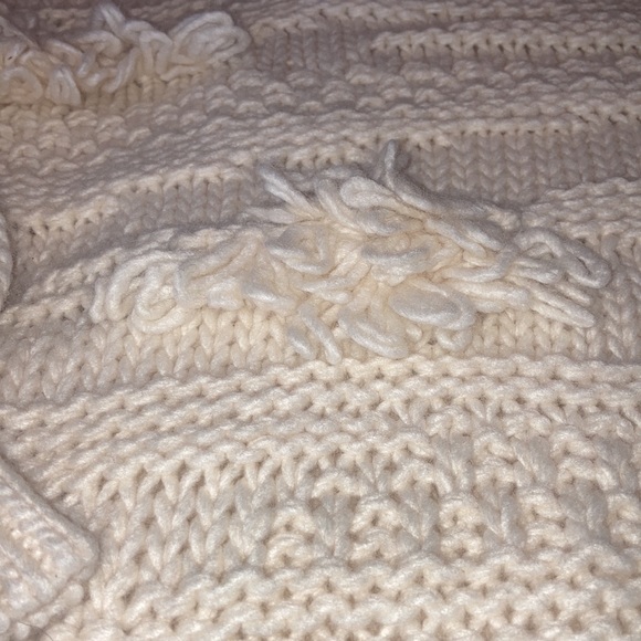 Universal thread sweater NWT - Picture 6 of 6